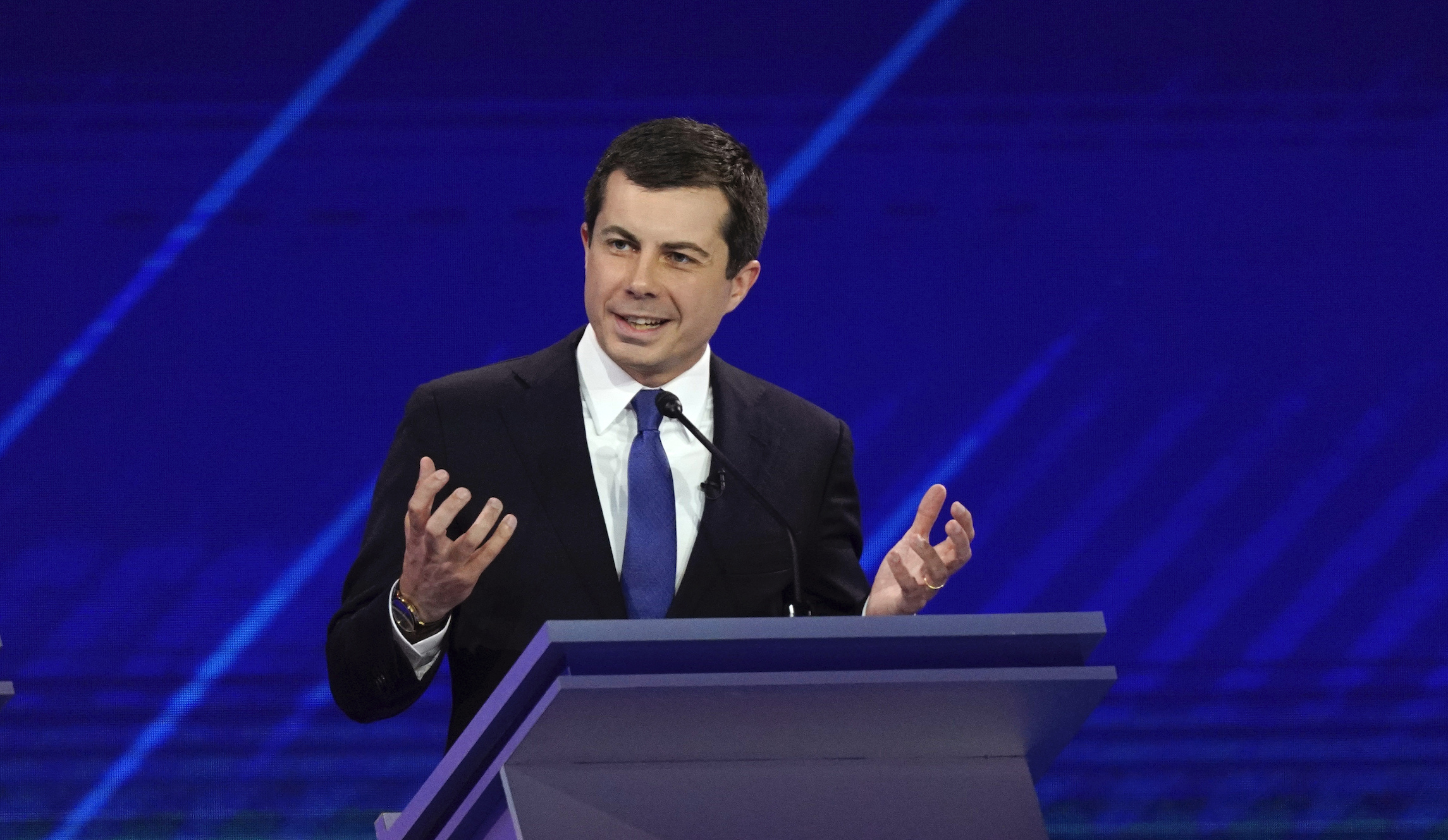 Buttigieg can’t turn large money haul into big moment on debate stage yet