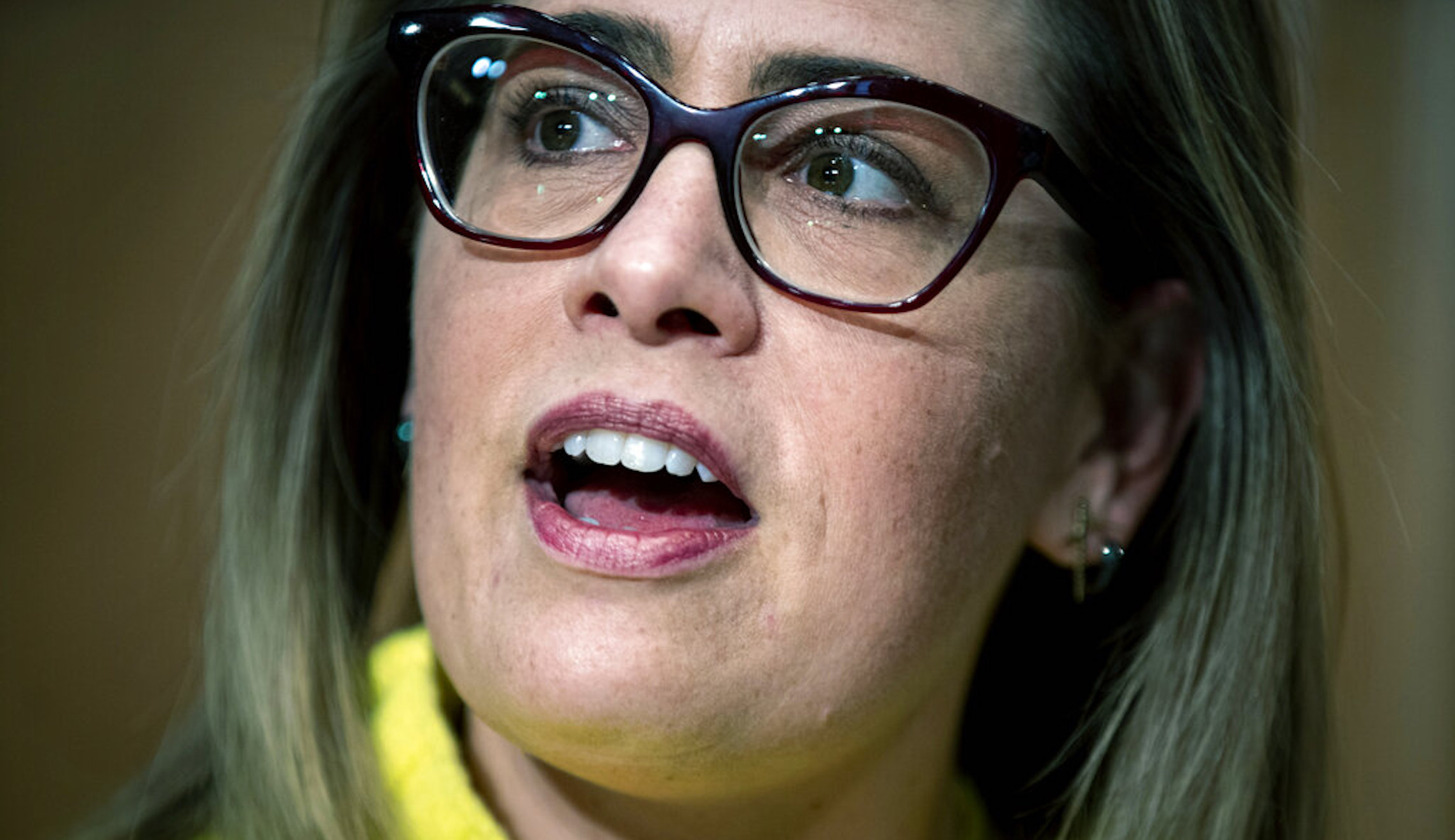 Kyrsten Sinema leaving Democratic Party to register as independent