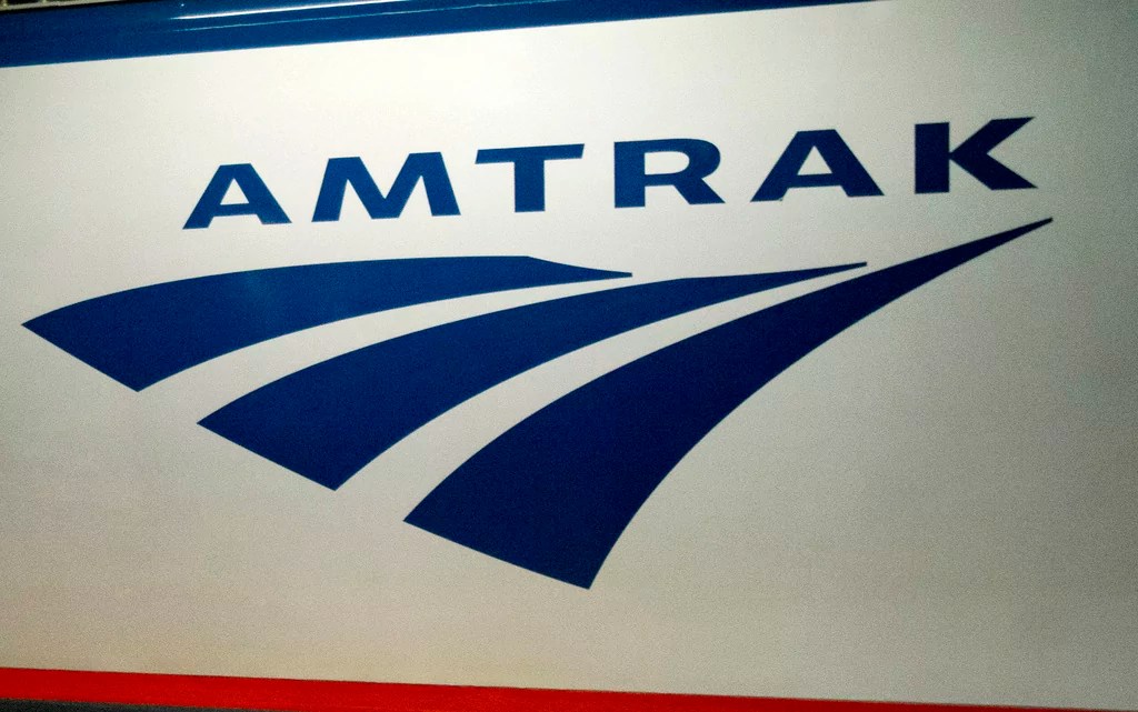 Amtrak suspends service between New York and Boston due to electrical problems