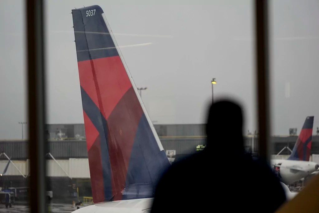 Airlines rush to get back on track after global tech disruption