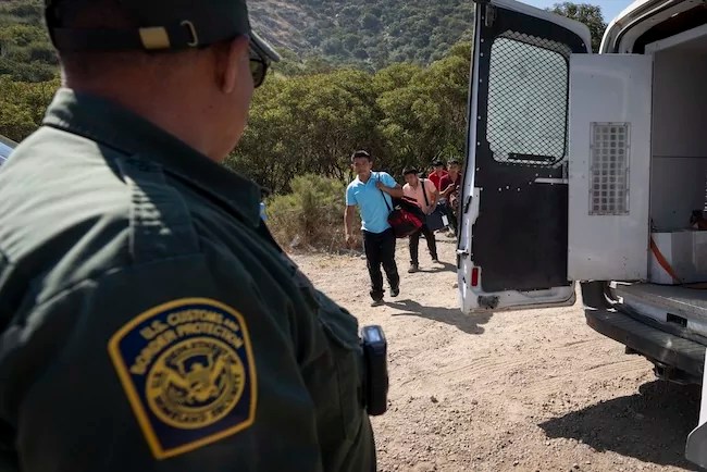Judge temporarily bars DHS from deporting eight asylum seekers