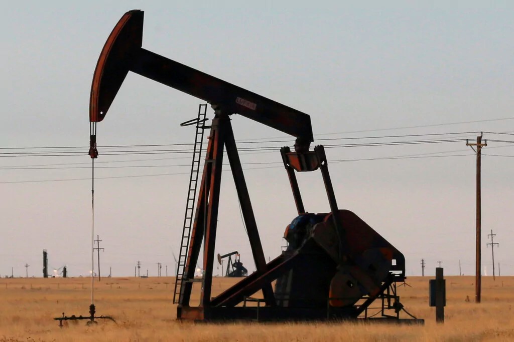US crude oil stockpiles hit lowest levels since early 2022