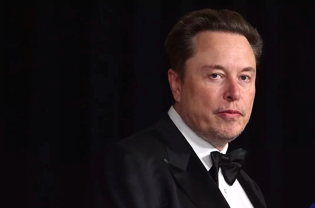 Musk says FCC risked lives in hurricane by rejecting SpaceX Starlink award