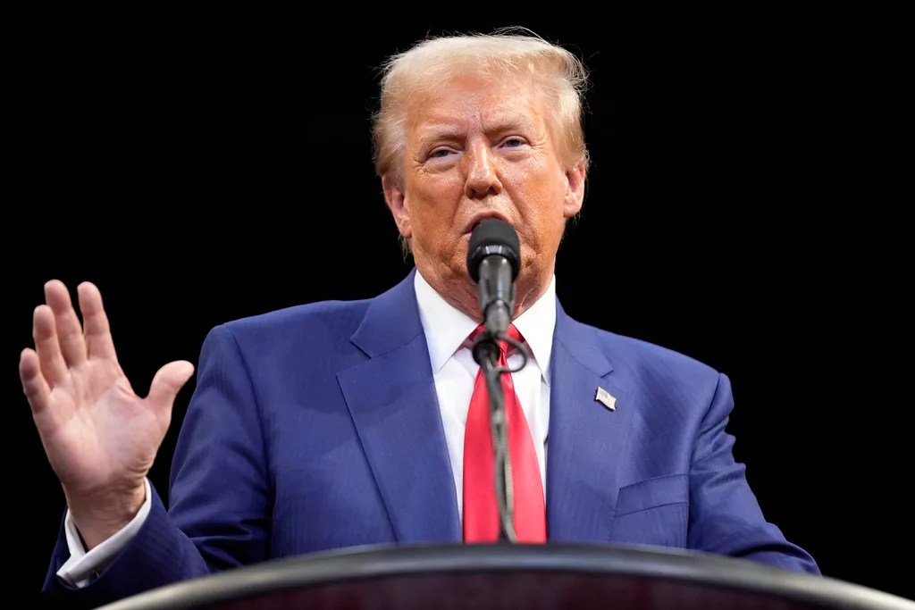 Trump tells Arizona he’ll ‘rescue’ America from Harris’s border ‘reign of terror’