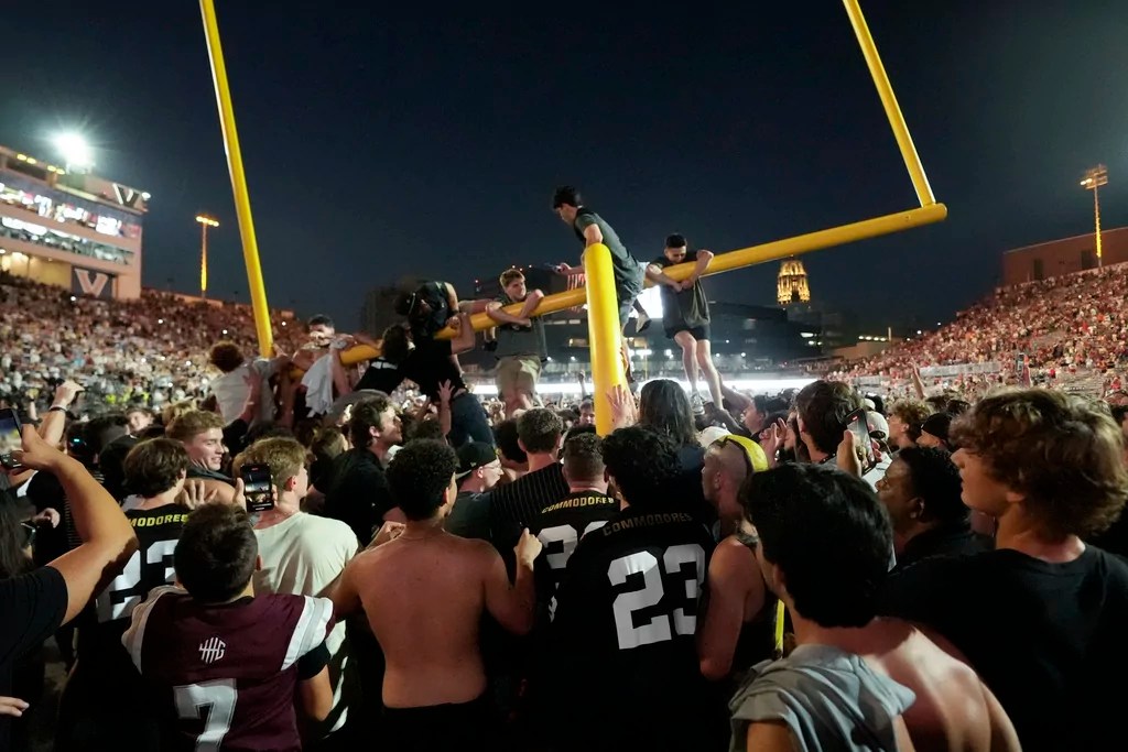 Vanderbilt takes down No. 1 Alabama 40-35 in historic college football victory