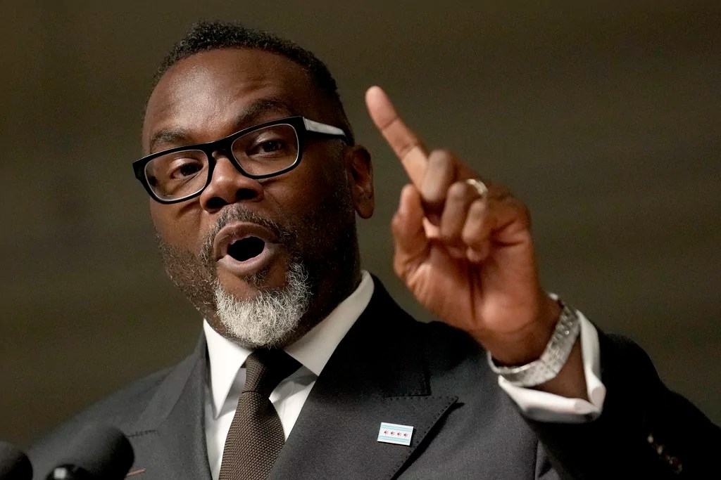 Chicago residents blast Brandon Johnson over spending on migrants