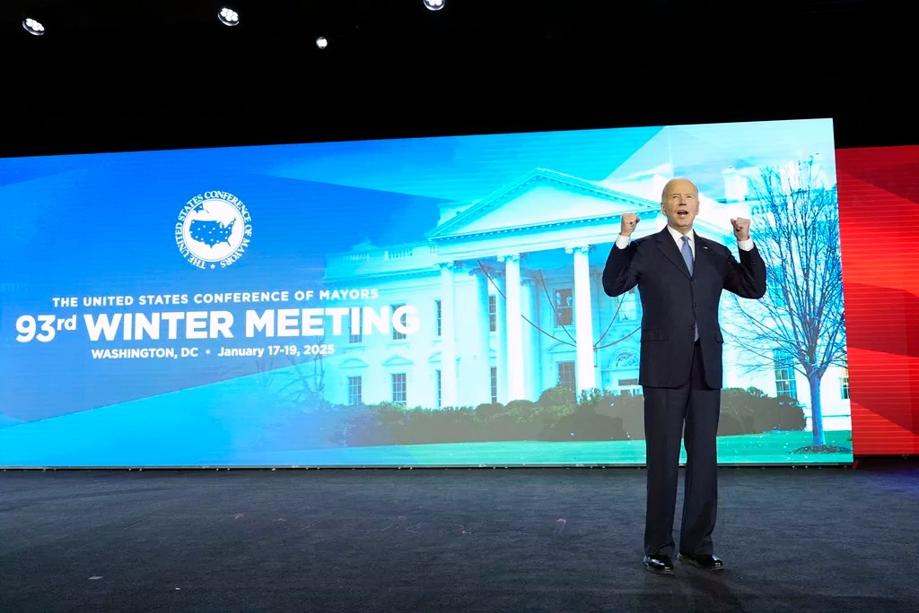 Biden slips one final gaffe into speech to US mayors