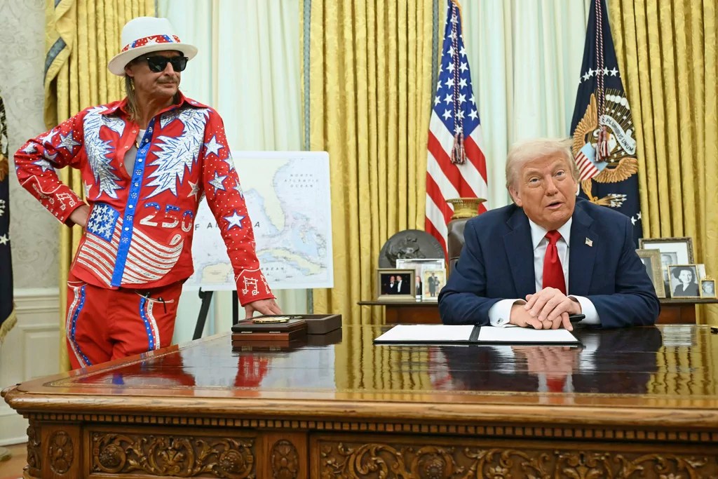 Trump signs order cracking down on ticket scalpers with Kid Rock in tow