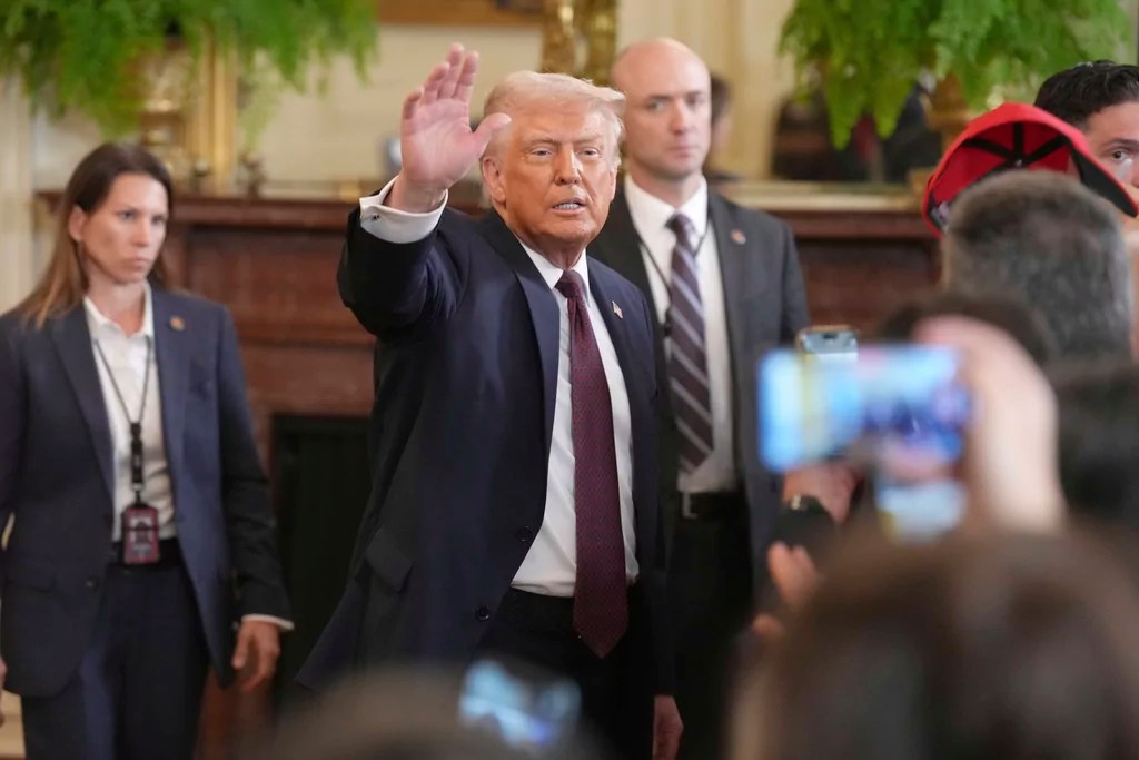 Trump announces new 25% tariffs on auto imports