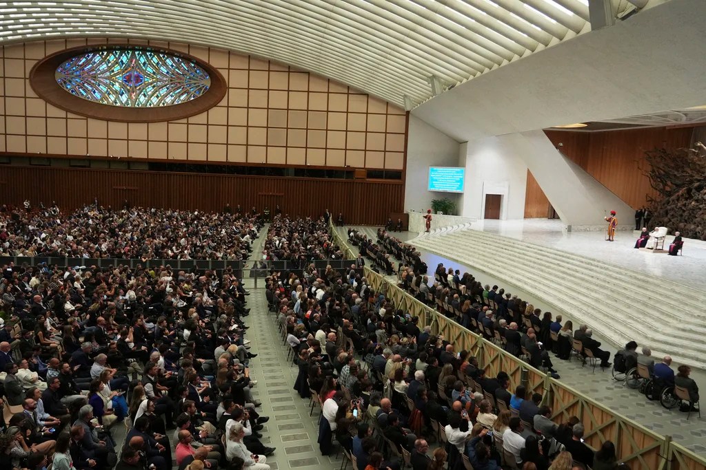 Pope Leo XIV jokes in English, blesses in Latin during first audience with journalists