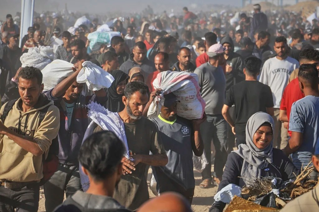 Palestinian mobs raiding food storages show collapse of Hamas power in Gaza