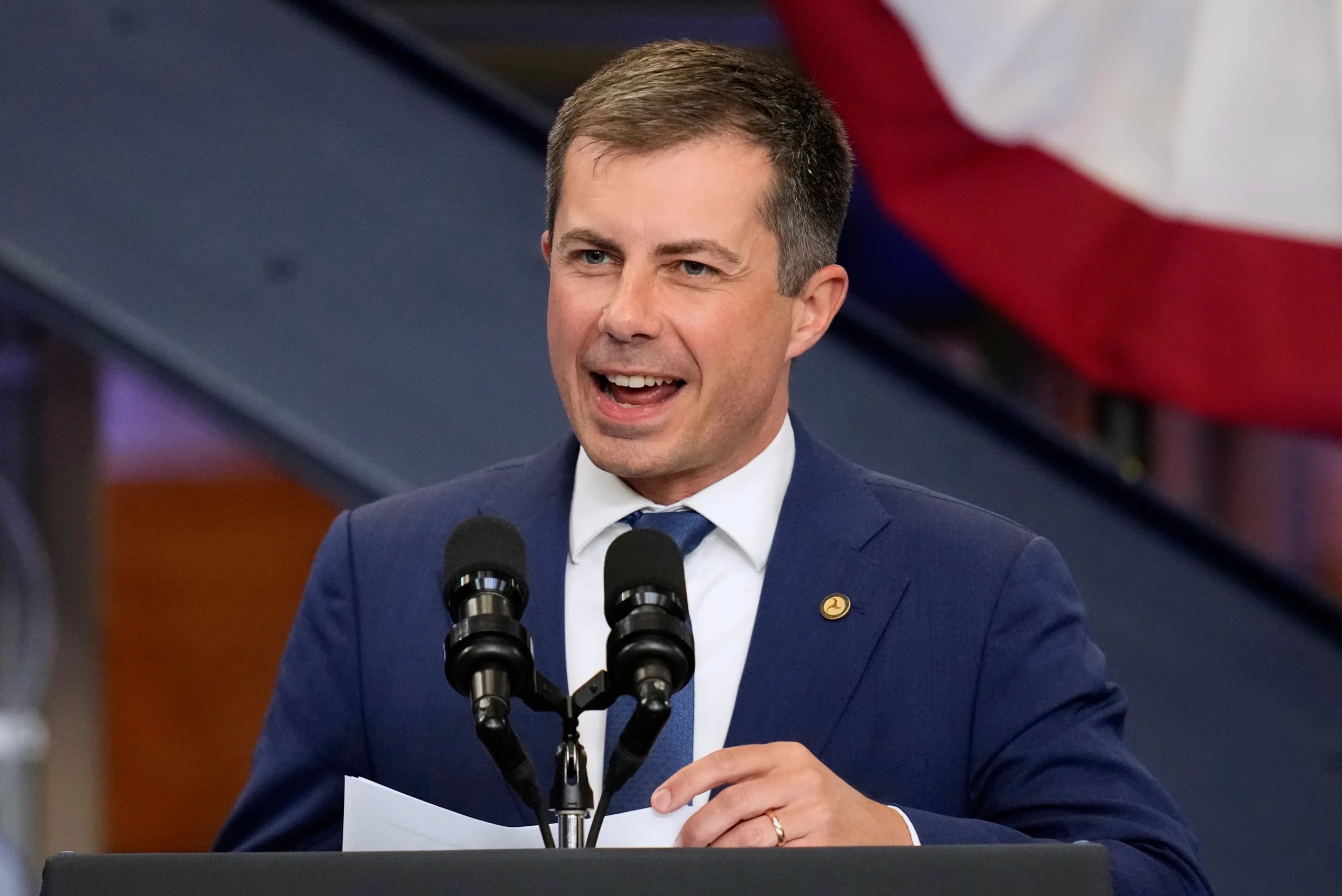 WATCH LIVE: Pete Buttigieg holds town hall for veterans in Cedar Rapids, Iowa