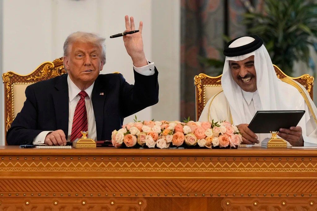 Trump celebrates Boeing-Qatar deal amid Air Force One gift controversy