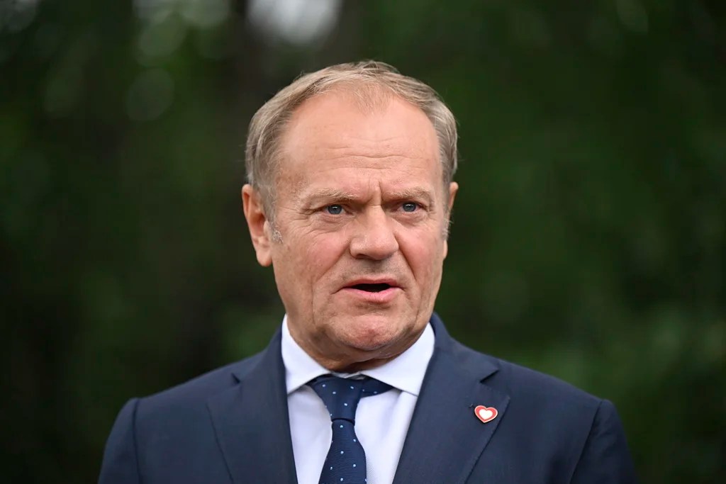 Donald Tusk gambles on confidence vote after right wing wins Polish presidency