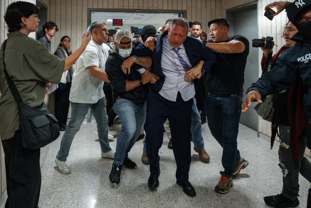 NYC mayoral candidate Brad Lander arrested by ICE at immigration hearing