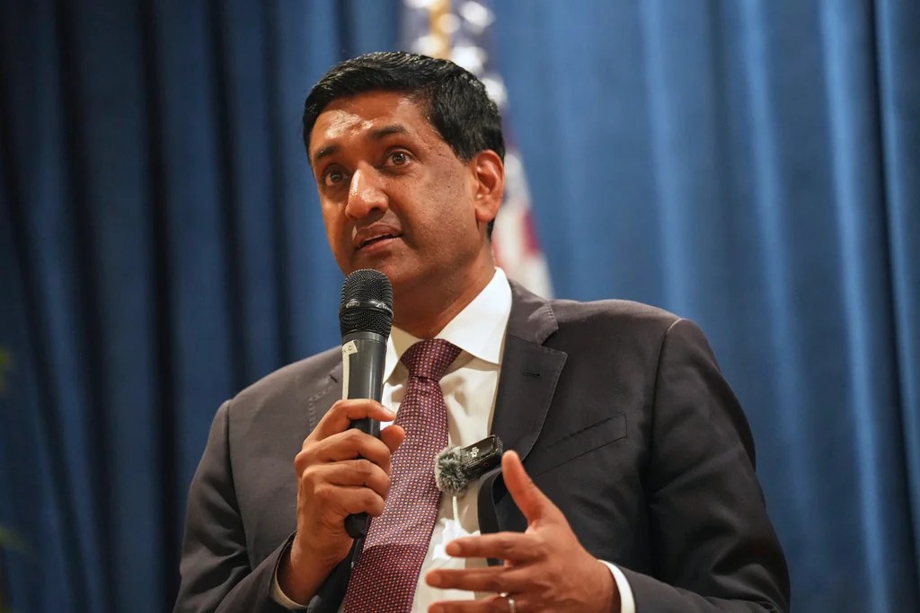 Ro Khanna establishing himself as champion of young Democrats