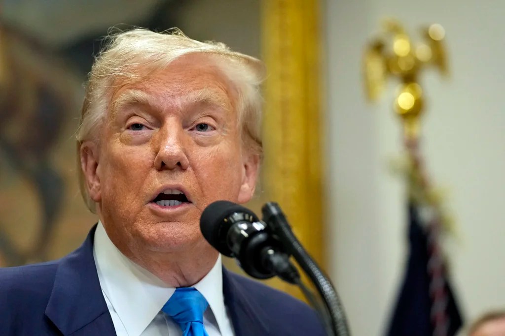 Trump jabs at India in Pakistan trade deal announcement