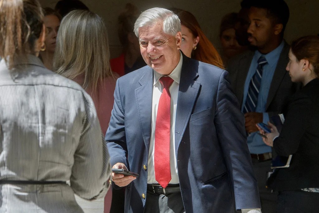 Graham likens chances of DC grand jury indicting Obama to ‘me being in the NBA’
